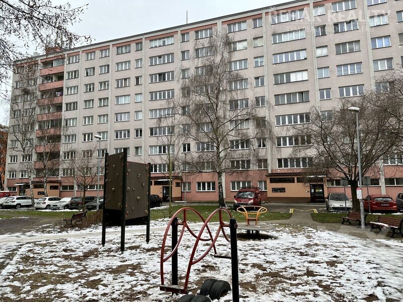 Nabízíme vám k pronájmu zrekonstruovaný a částečně nově vybavený byt  3+1 o užitné ploše 55m2 v 3.…