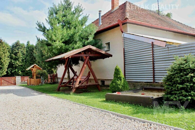 Penzion je umístěn cca 1,3k od termálních lázní uprostřed v klidné části obce, takže hosté mají při…