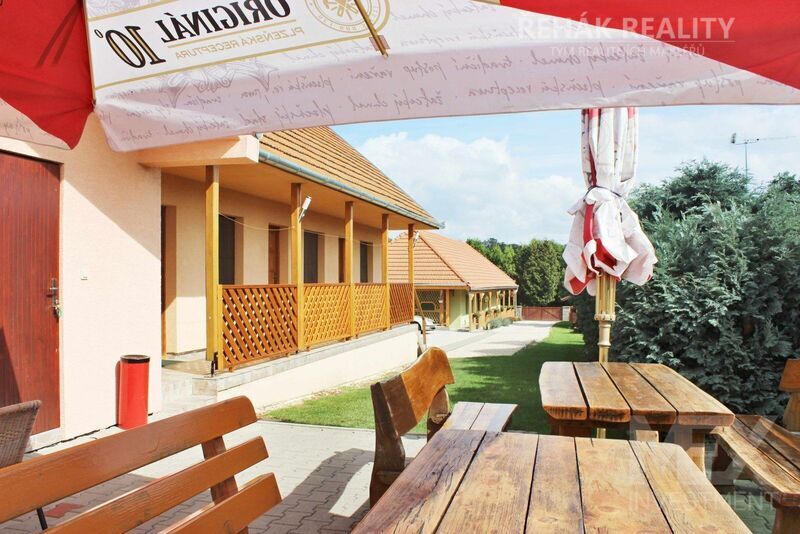 Penzion je umístěn cca 1,3k od termálních lázní uprostřed v klidné části obce, takže hosté mají při…