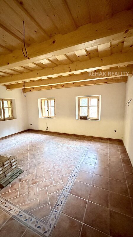 Nabízíme Vám k prodeji dům, bývalý mlýn, podl.plocha 163m2, Hynčina