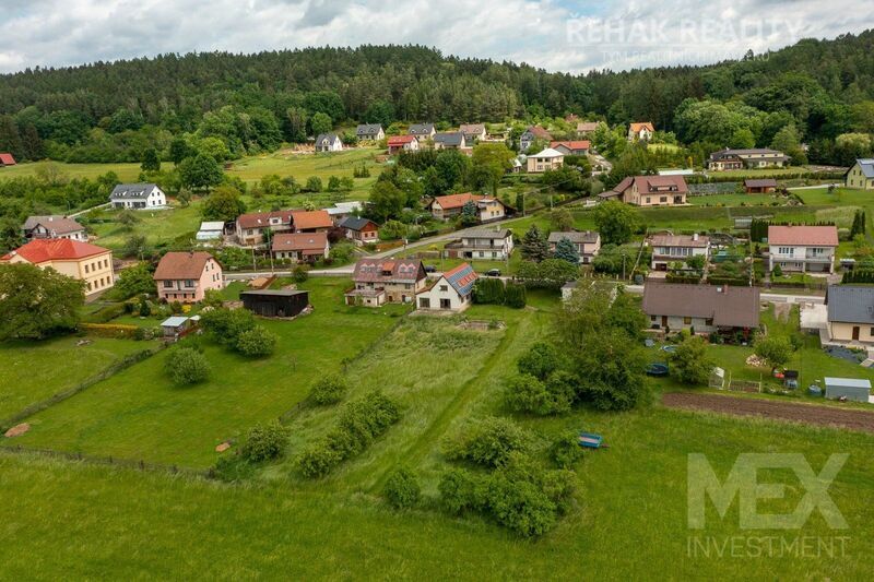 Nabízíme Vám k prodeji pěkný rodinný dům v obci Dřevěnice 8 km od Jičína u Nové Paky. Jedná se o…