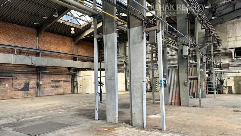 Pronájem skladového prostoru Černá za Bory, 2 299m2