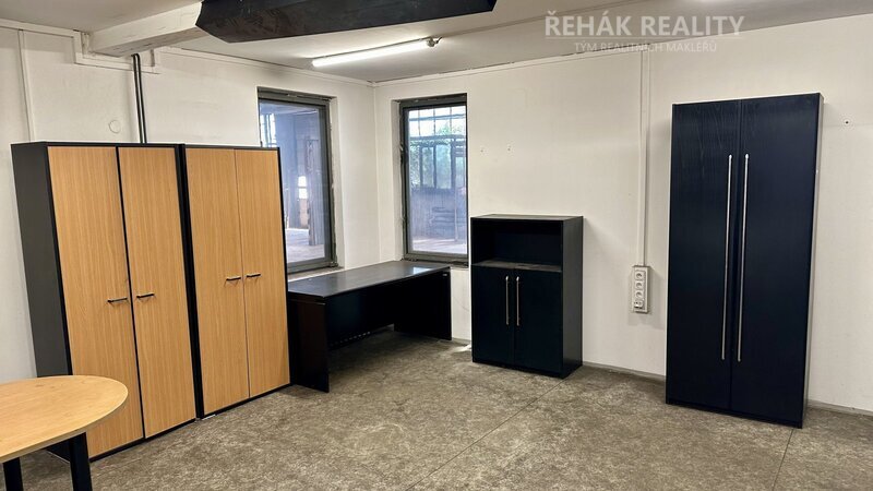 Pronájem skladového prostoru Černá za Bory, 2 299m2