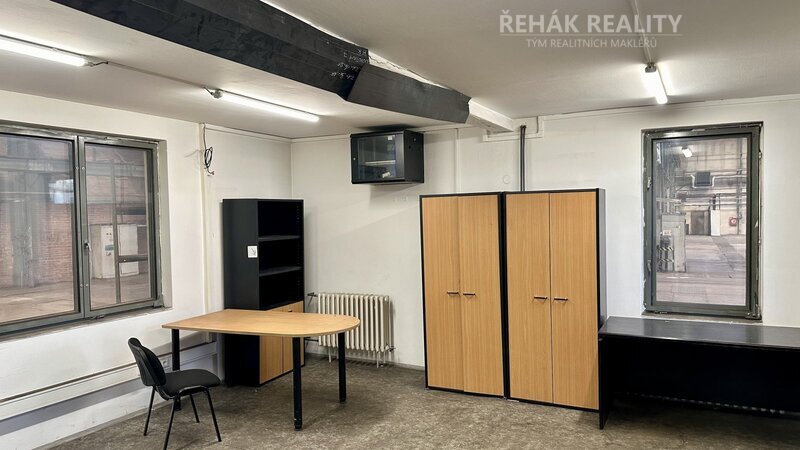 Pronájem skladového prostoru Černá za Bory, 2 299m2