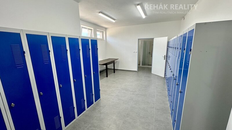 Pronájem skladového prostoru Černá za Bory, 2 299m2