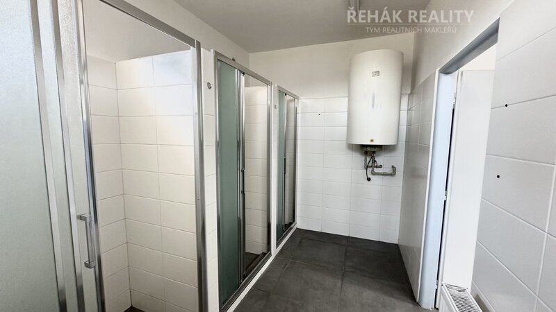 Pronájem skladového prostoru Černá za Bory, 2 299m2