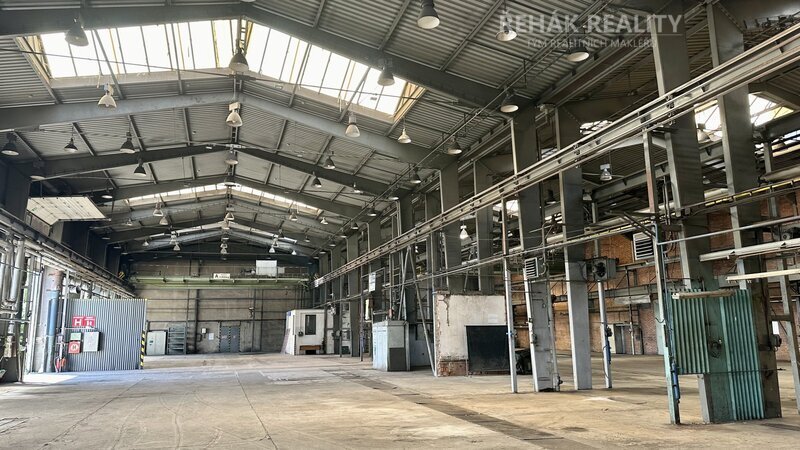 Pronájem skladového prostoru Černá za Bory, 2 299m2