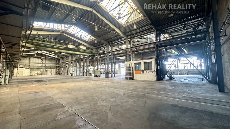 Pronájem skladového prostoru Černá za Bory, 2 299m2
