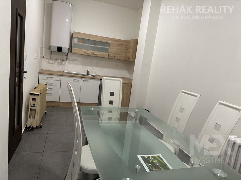 Nabízíme Vám k pronájmu administrativní prostory 120m2, vhodné i jako sklad, příkon 220 W. Prostor…