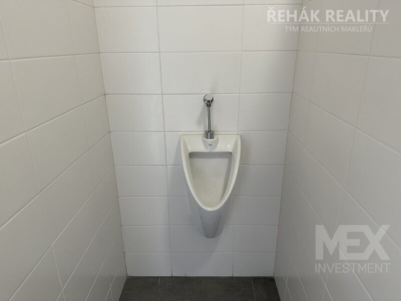 Nabízíme Vám k pronájmu administrativní prostory 120m2, vhodné i jako sklad, příkon 220 W. Prostor…