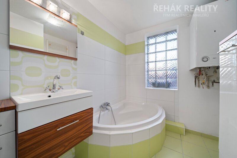 Prodej bytu 2+1 60 m² Teplého, Pardubice