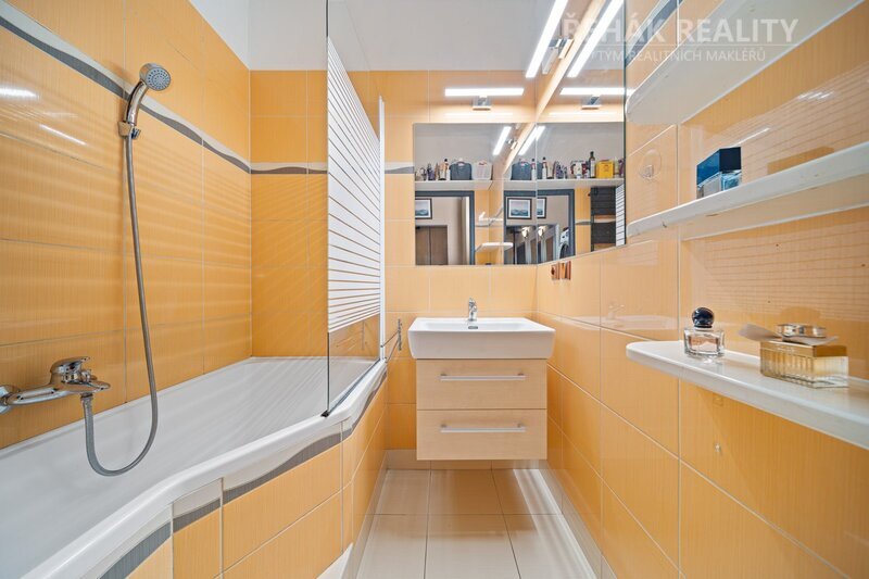 Prodej bytu 3+1 68 m²  Vysocká, Hradec Králové - Moravské Předměstí