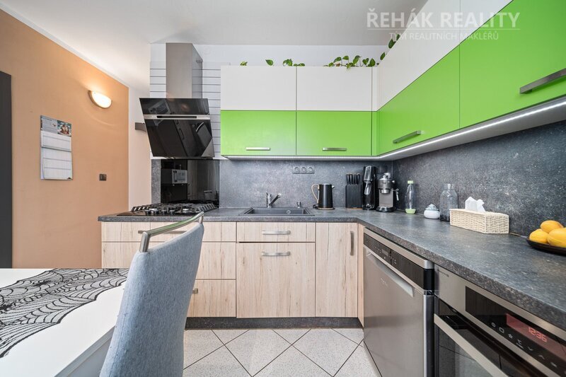 Prodej bytu 3+1 68 m²  Vysocká, Hradec Králové - Moravské Předměstí