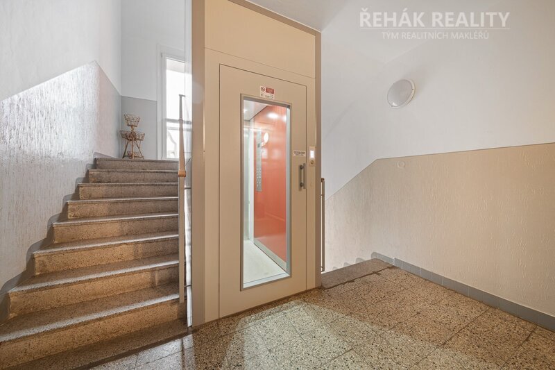 Prodej bytu 3+1 68 m²  Vysocká, Hradec Králové - Moravské Předměstí