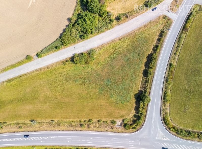 Nabízíme Vám k prodeji lukrativní stavební pozemek s developerským záměrem ve městě Holice 4960m2