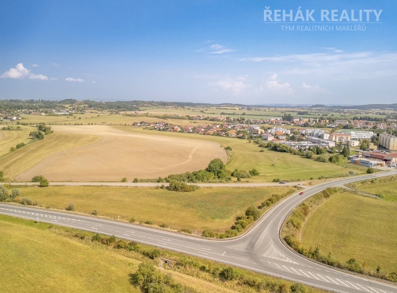Nabízíme Vám k prodeji lukrativní stavební pozemek s developerským záměrem ve městě Holice 4960m2