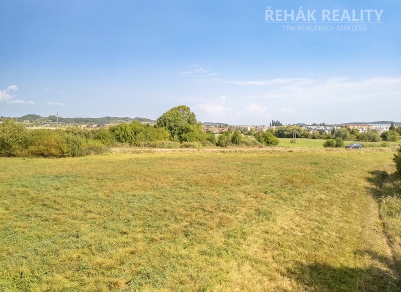 Nabízíme Vám k prodeji lukrativní stavební pozemek s developerským záměrem ve městě Holice 4960m2