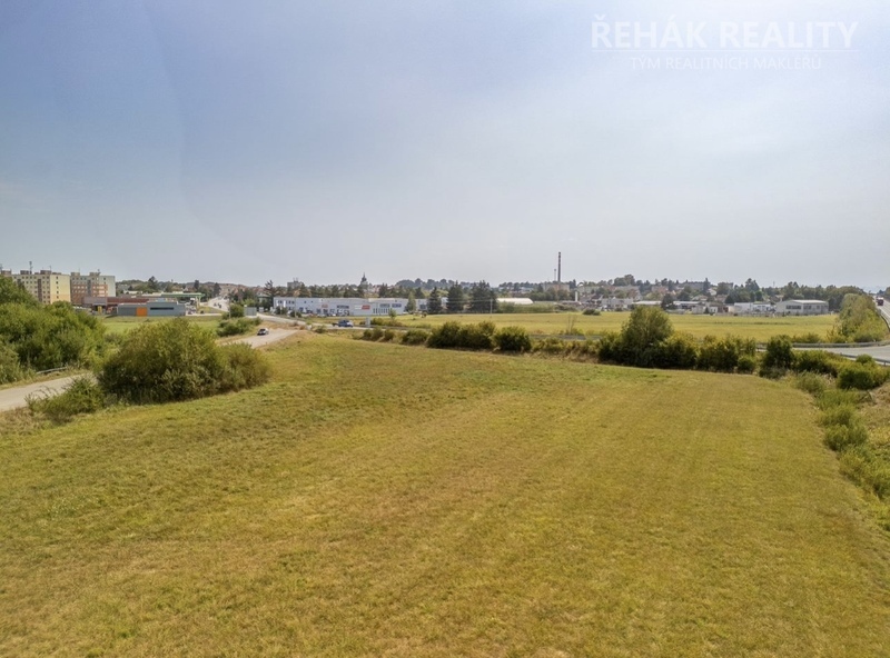 Nabízíme Vám k prodeji lukrativní stavební pozemek s developerským záměrem ve městě Holice 4960m2