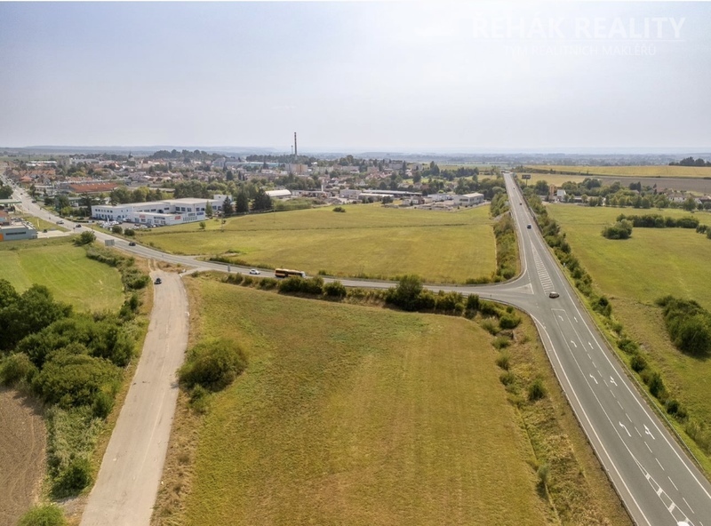 Nabízíme Vám k prodeji lukrativní stavební pozemek s developerským záměrem ve městě Holice 4960m2