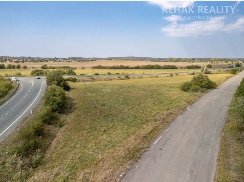 Nabízíme Vám k prodeji lukrativní stavební pozemek s developerským záměrem ve městě Holice 4960m2