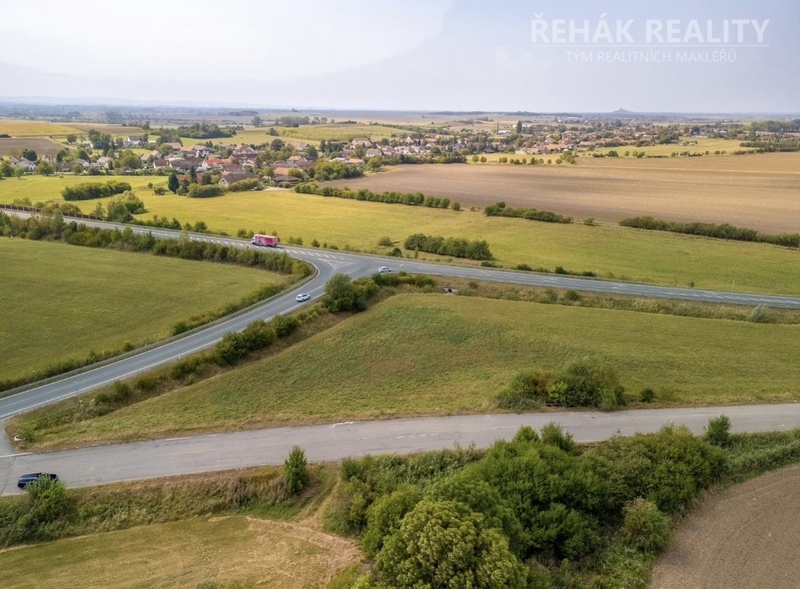 Nabízíme Vám k prodeji lukrativní stavební pozemek s developerským záměrem ve městě Holice 4960m2