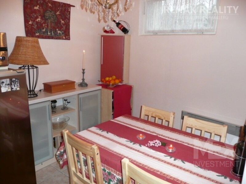 Nabízíme Vám k prodeji malý rodinný dům v Hradci Králové – Věkoše. Zahrada o rozloze 703 m2 + dům…