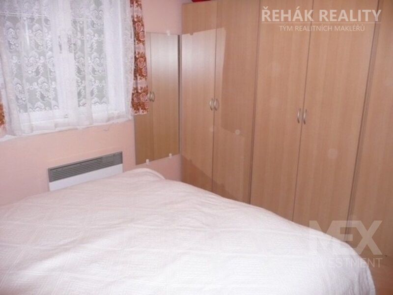 Nabízíme Vám k prodeji malý rodinný dům v Hradci Králové – Věkoše. Zahrada o rozloze 703 m2 + dům…