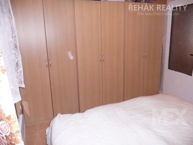 Nabízíme Vám k prodeji malý rodinný dům v Hradci Králové – Věkoše. Zahrada o rozloze 703 m2 + dům…